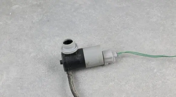Toyota Aygo AB40 Windscreen/windshield washer pump 103255100