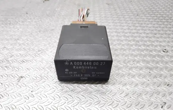 Mercedes-Benz Vito Viano W638 Window wiper relay A0004460027