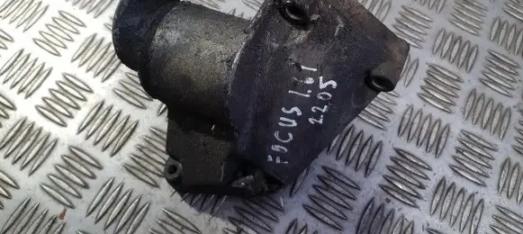 Ford Focus Engine mounting bracket