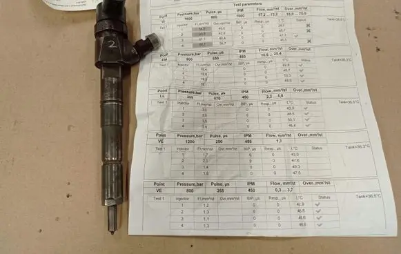 Opel Zafira B Fuel injector 0445110243