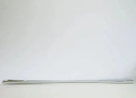 Volkswagen Touareg I Front door glass trim molding 