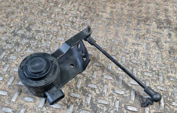 Cadillac Escalade Air suspension front height level sensor 15098629