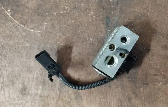 Dodge Durango I Air conditioning (A/C) expansion valve 55055773AF