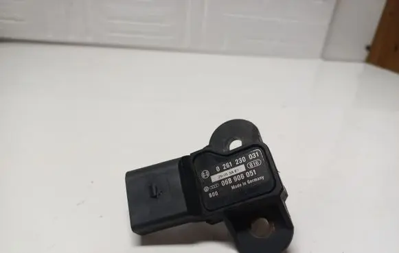 Volkswagen PASSAT B6 Air pressure sensor 0261230031