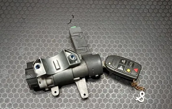 Volvo XC90 Ignition lock 8626324