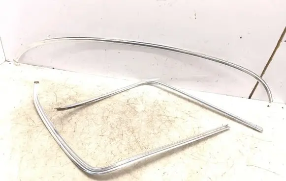 Mercedes-Benz W123 Rear glass trim 