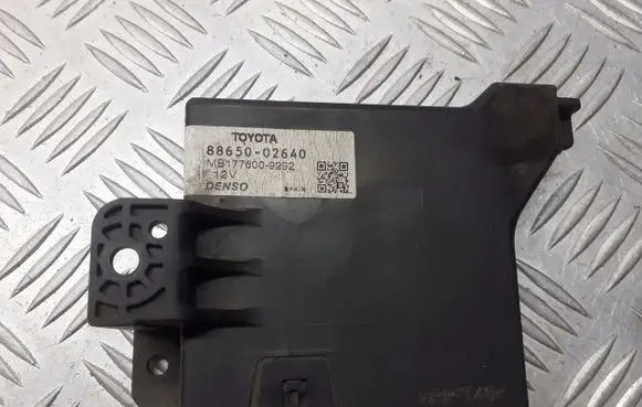 Toyota Corolla E140 E150 Air conditioner control unit module 88650-02640