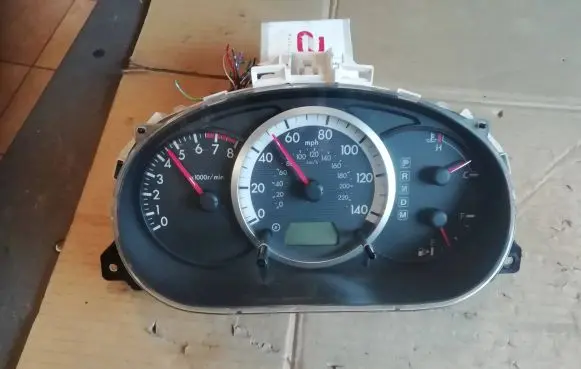 Mazda 5 Speedometer (instrument cluster) C23555430