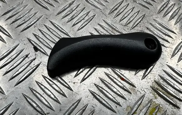 BMW 5 E60 E61 Engine bonnet (hood) release handle 51437008934 22339910GE 7008934