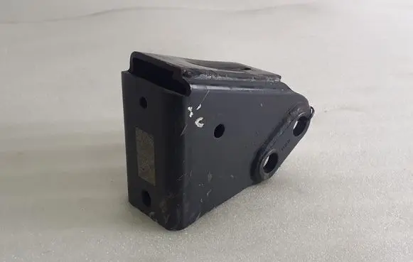 Mini Cooper Countryman F60 Radiator mount bracket 153889 7418287