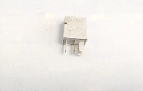 Volkswagen PASSAT B6 Other relay 1K0951253 0332011100