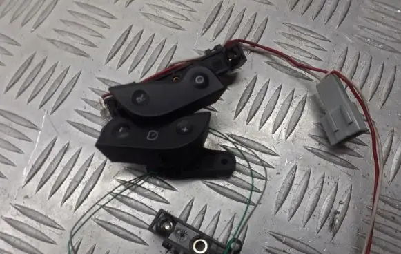 Renault Scenic II - Grand scenic II Steering wheel adjustment switch 