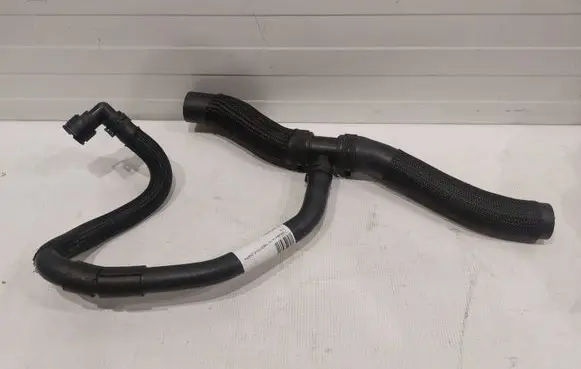 Coolant pipe/hose