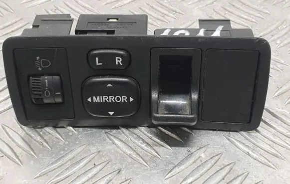 Toyota Corolla Verso E121 Wing mirror switch 5553932010 183574 554412014