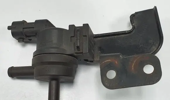 Hyundai i10 Valve vacuum 29010-02100