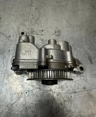Volkswagen Golf VI Oil pump 03L115105C