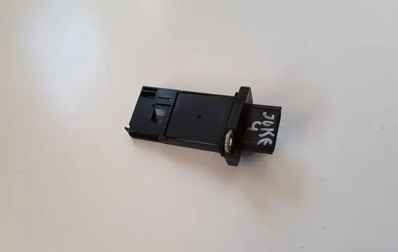 Nissan Juke I F15 Mass air flow meter AFH70M38
