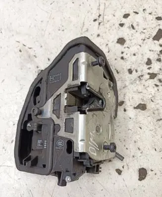 BMW X1 E84 Front door lock 7059974