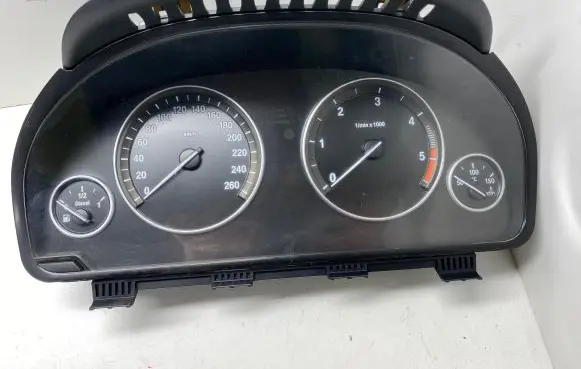 BMW 5 F10 F11 Speedometer (instrument cluster) 9249345 2119956
