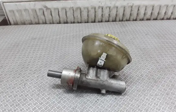 Master brake cylinder