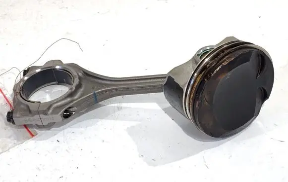 Toyota Camry VIII XV70 Piston with connecting rod