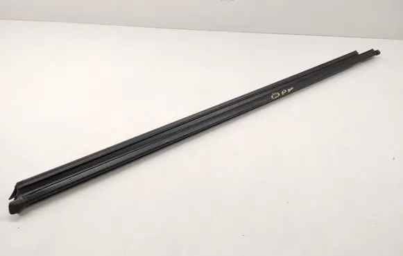 Volkswagen Tiguan Allspace Rubber seal front door window/glass 5NA837479