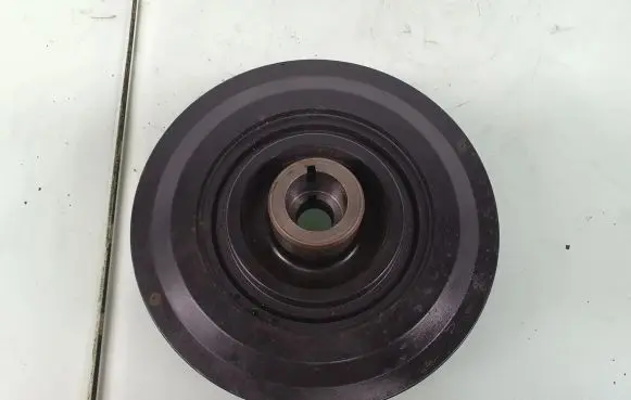 BMW X5M E70 Crankshaft pulley 7572566 11237572566