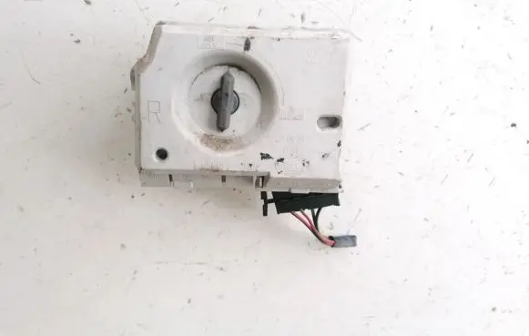 Audi 80 90 B3 Tail light bulb cover holder THK81