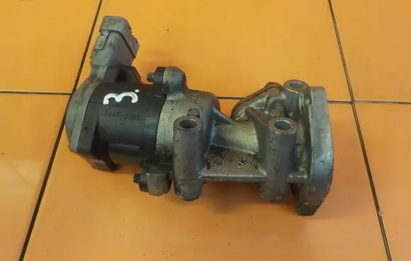 Land Rover Discovery 3 - LR3 EGR thermostat BJPMB