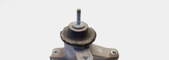 Mitsubishi Colt Engine mount bracket