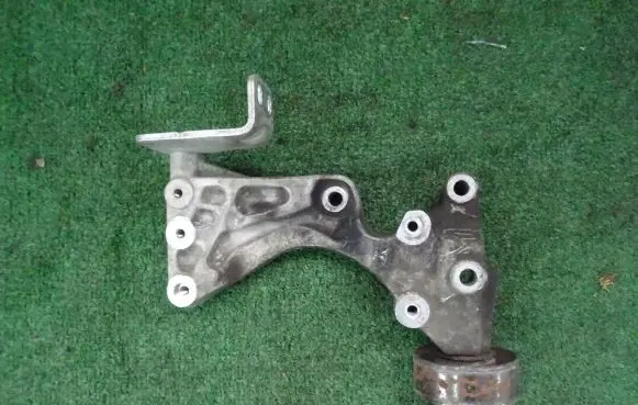 Dodge Nitro Generator/alternator bracket 90513137F