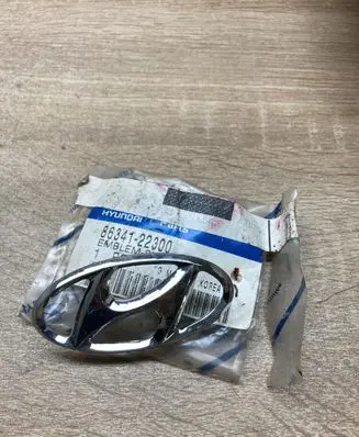 Hyundai Accent Manufacturer badge logo/emblem 8634122300