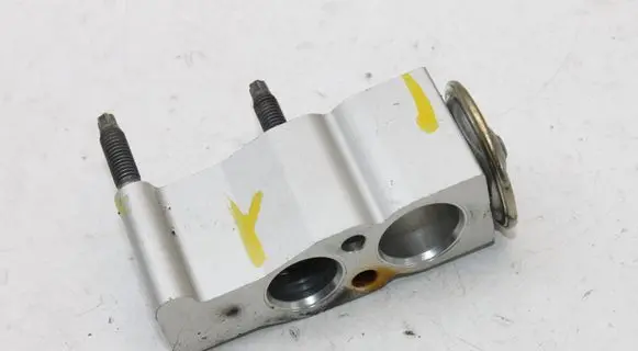 Peugeot 2008 II Air conditioning (A/C) expansion valve 7015011021