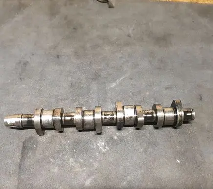 Volkswagen Touran I Camshaft 038109101R