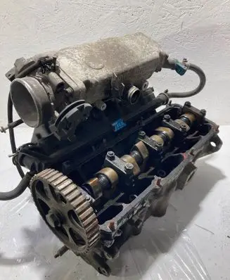 Volkswagen PASSAT B4 Engine head 048103373