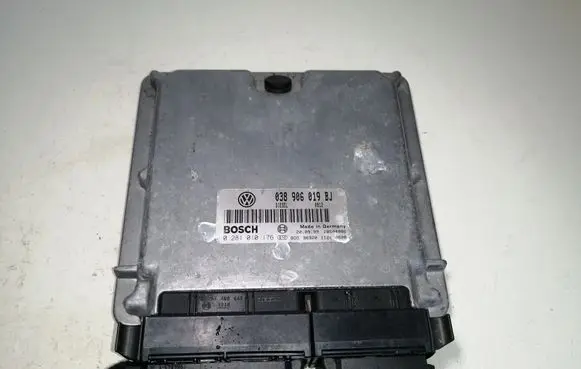 Volkswagen PASSAT B5 Engine control unit/module 038906019BJ 0281010176