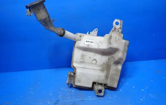 Ford Focus Windshield washer fluid reservoir/tank BV61-17B613-CA