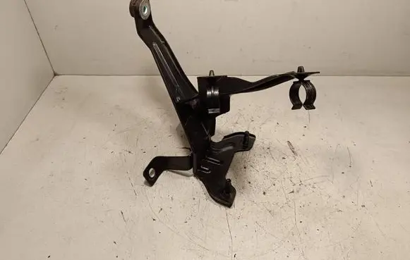 Nissan Navara D40 Front bumper mounting bracket