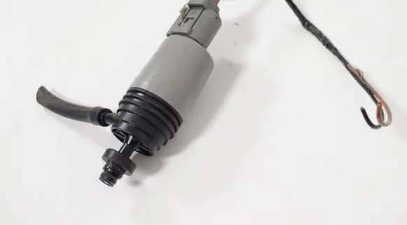 Land Rover Range Rover L405 Windscreen/windshield washer pump 6934159