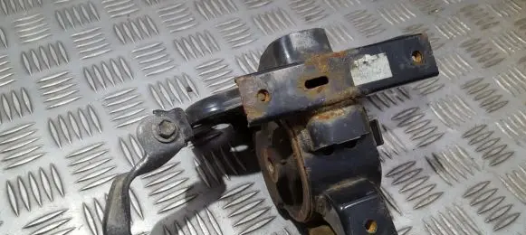 Toyota RAV 4 (XA30) Engine mount bracket AV84685 AV-84685