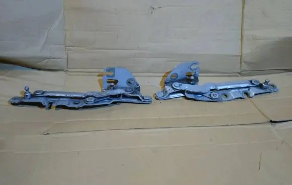 Audi A6 S6 C5 4B Tailgate/trunk/boot hinge 4B5827301