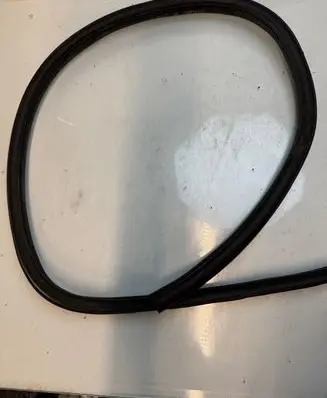 Opel Tigra B Front door rubber seal 1323