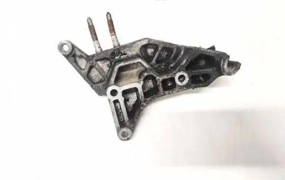 KIA Ceed Engine mounting bracket