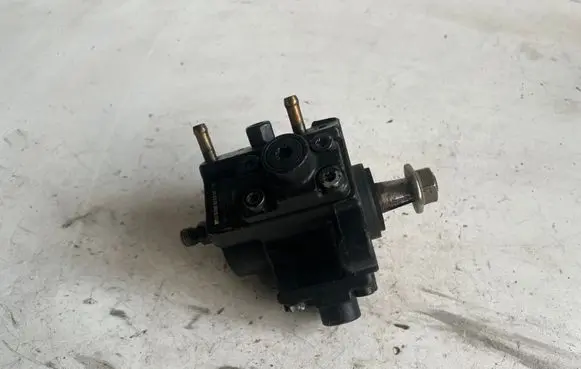 Opel Zafira B Fuel injection high pressure pump 0445010097 0055193731