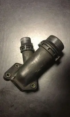 BMW 5 E60 E61 Engine coolant pipe/hose 2247744