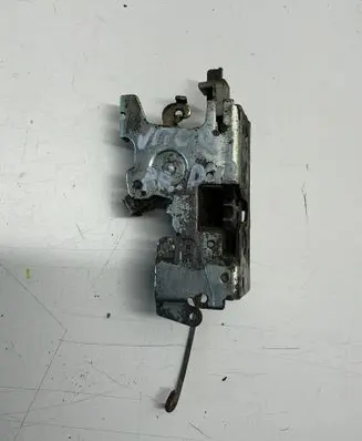 Mercedes-Benz Vito Viano W638 Front door lock 901720 0235
