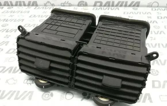KIA Sportage Dash center air vent grill KM84810A