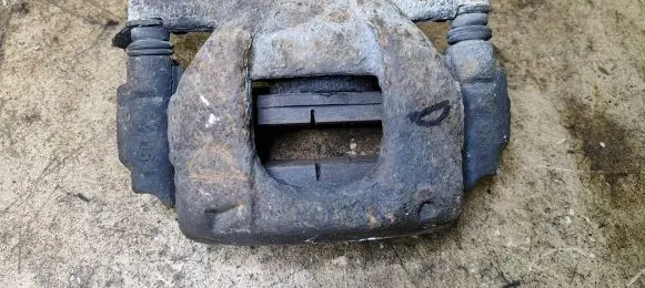 Toyota Auris 150 Front brake caliper