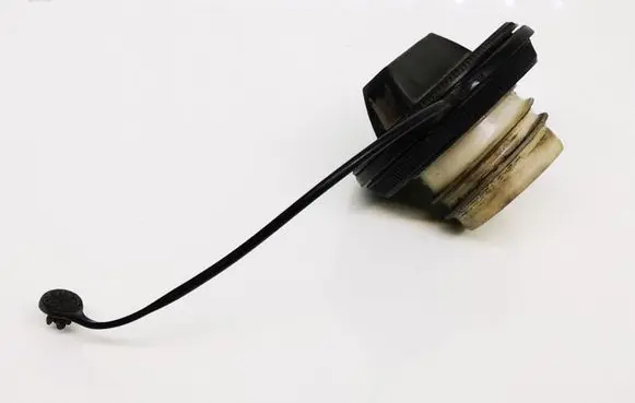 Nissan Primera Fuel tank filler cap 
