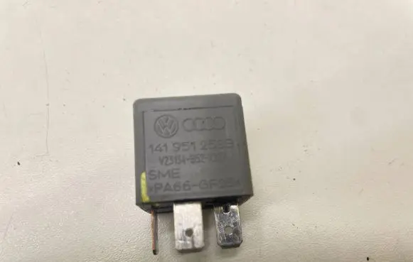 Skoda Octavia Mk2 (1Z) Other relay 141951253B V23134B52X227